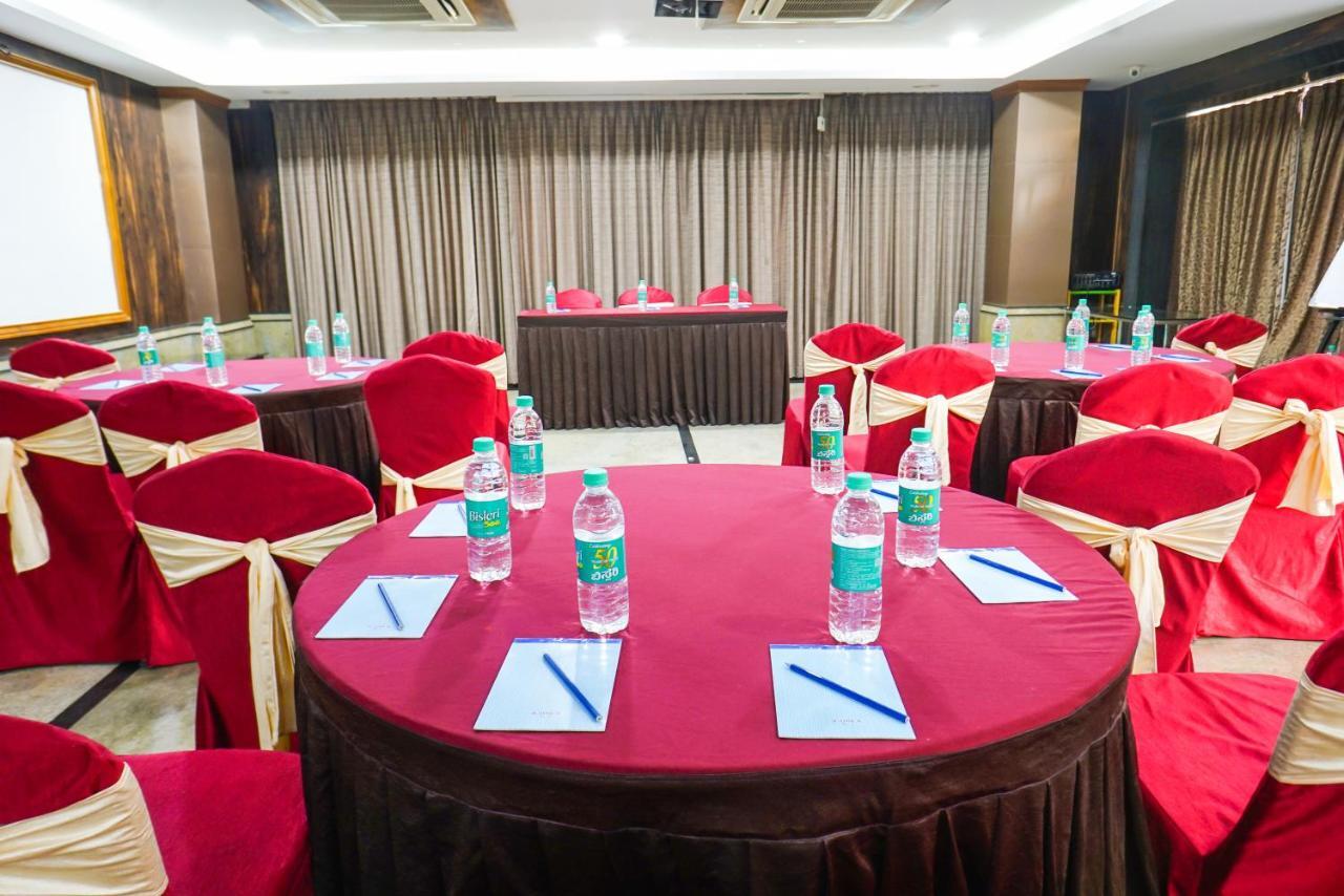Myspace Hotels Silverstar Bangalore Bagian luar foto